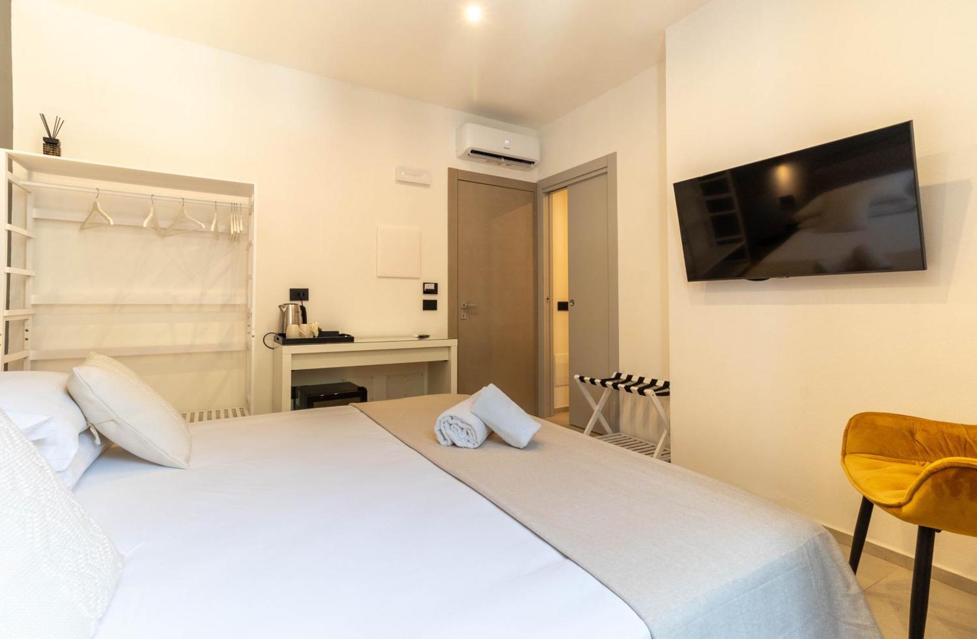 Sardinian Days - Suites & Rooms Кальяри Экстерьер фото