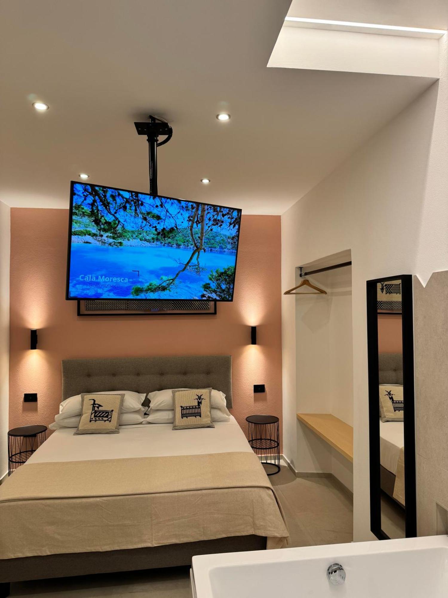 Sardinian Days - Suites & Rooms Кальяри Экстерьер фото